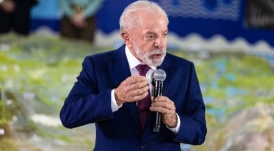 O presidente Luiz Inácio Lula da Silva participa neste momento da apresentação de uma maquete ...