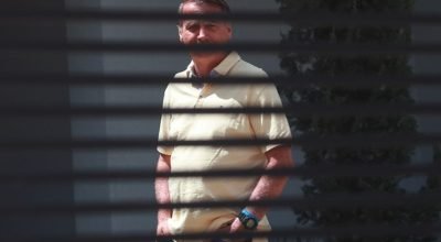 O ex-presidente Jair Bolsonaro em sua casa, onde está em prisão domiciliar — Foto: Cristiano ...