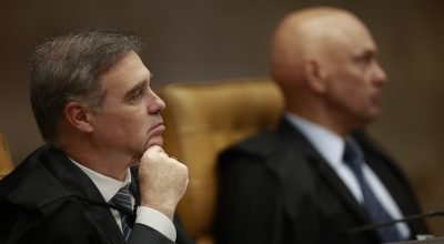 Os ministros André Mendonça e Alexandre de Moraes no plenário do Supremo Tribunal Federal — ...