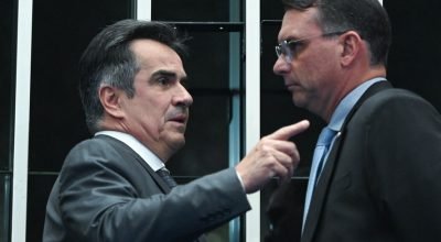 O presidente nacional do PP, senador Ciro Nogueira (PI), ao lado de Flávio Bolsonaro (PL-RJ) no ...