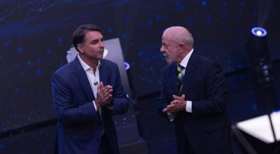 O presidente Luiz Inácio Lula da Silva e o adversário do PL, Flávio Bolsonaro, durante o debat...
