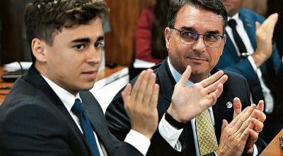 Nikolas Ferreira e Flávio Bolsonaro em CPI — Foto: Marcos Oliveira/Agência Senado/17-10-2023