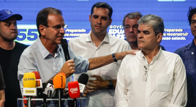 Eduardo Paes, à esquerda, ao lado de Washington Reis, à direta — Foto: Gabriel de Paiva/Agên...