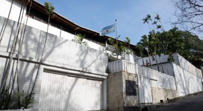 1 de 1 embaixada argentina caracas - Metrópoles - Foto: Leonardo Fernandez Viloria/Getty Images