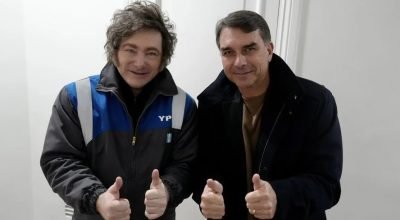 Javier Milei e Flávio Bolsonaro em encontro em Buenos Aires — Foto: Reprodução