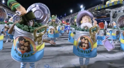 Desfile da Acadêmicos de Niterói com ala sobre família conservadora — Foto: Reprodução