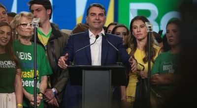 Flávio Bolsonaro durante a convenção que confirmou sua candidatura à presidência — Foto: M...